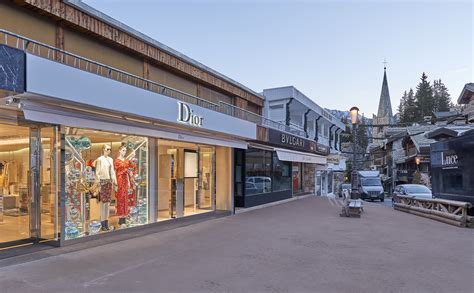 Dior Reopens Winter Boutique At Courchevel .